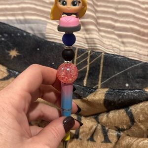 Alice in car Doorable pen